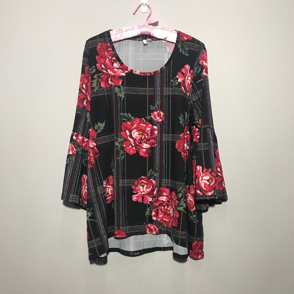 Flowy 3/4 bell-sleeve top